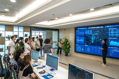 聚焦智慧出行新篇章 常熟自媒體聯(lián)盟“E企行”走進江南愛停車，探秘網(wǎng)絡信息技術研發(fā)